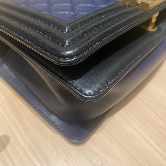 Aunthentic Chanel Boy Bag - Picture 8 of 9